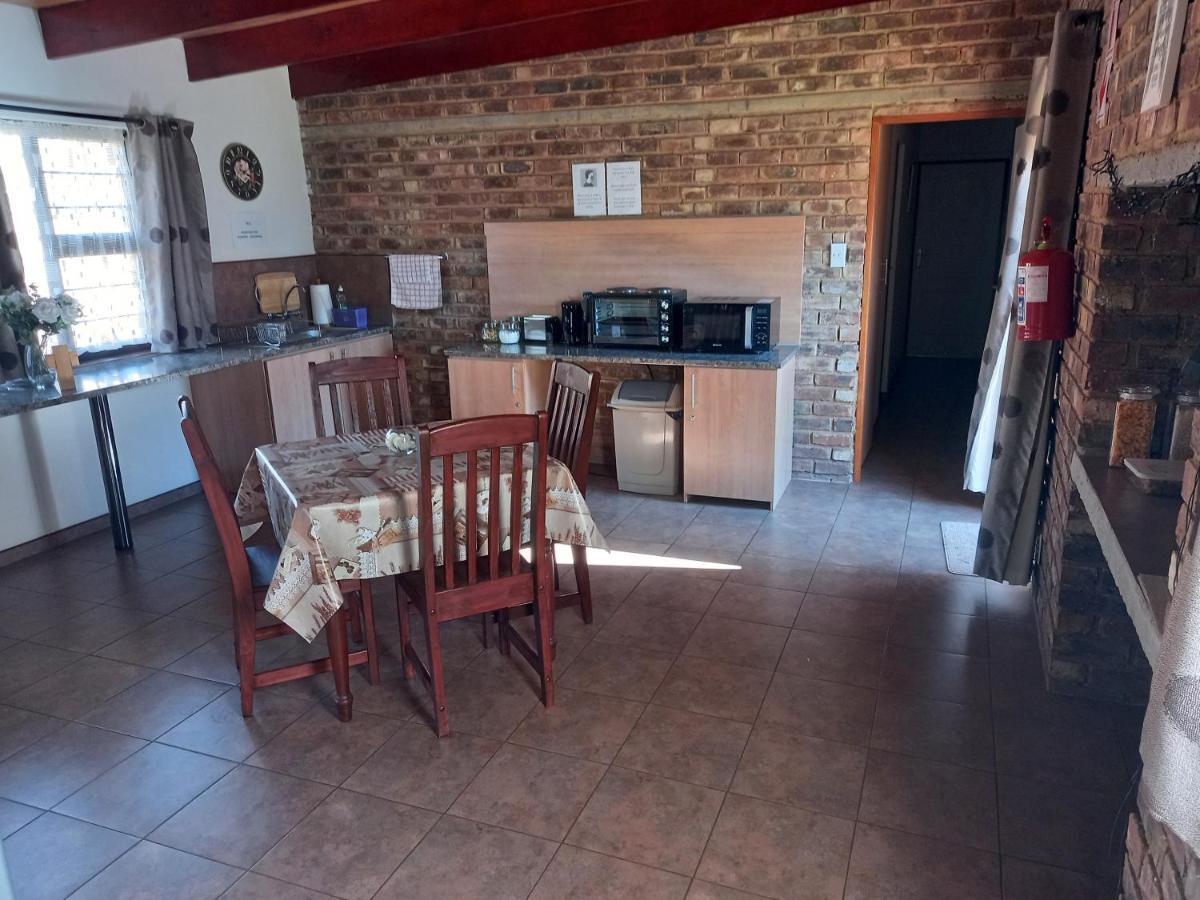 White Rose Guest House Vanderbijlpark Exterior foto