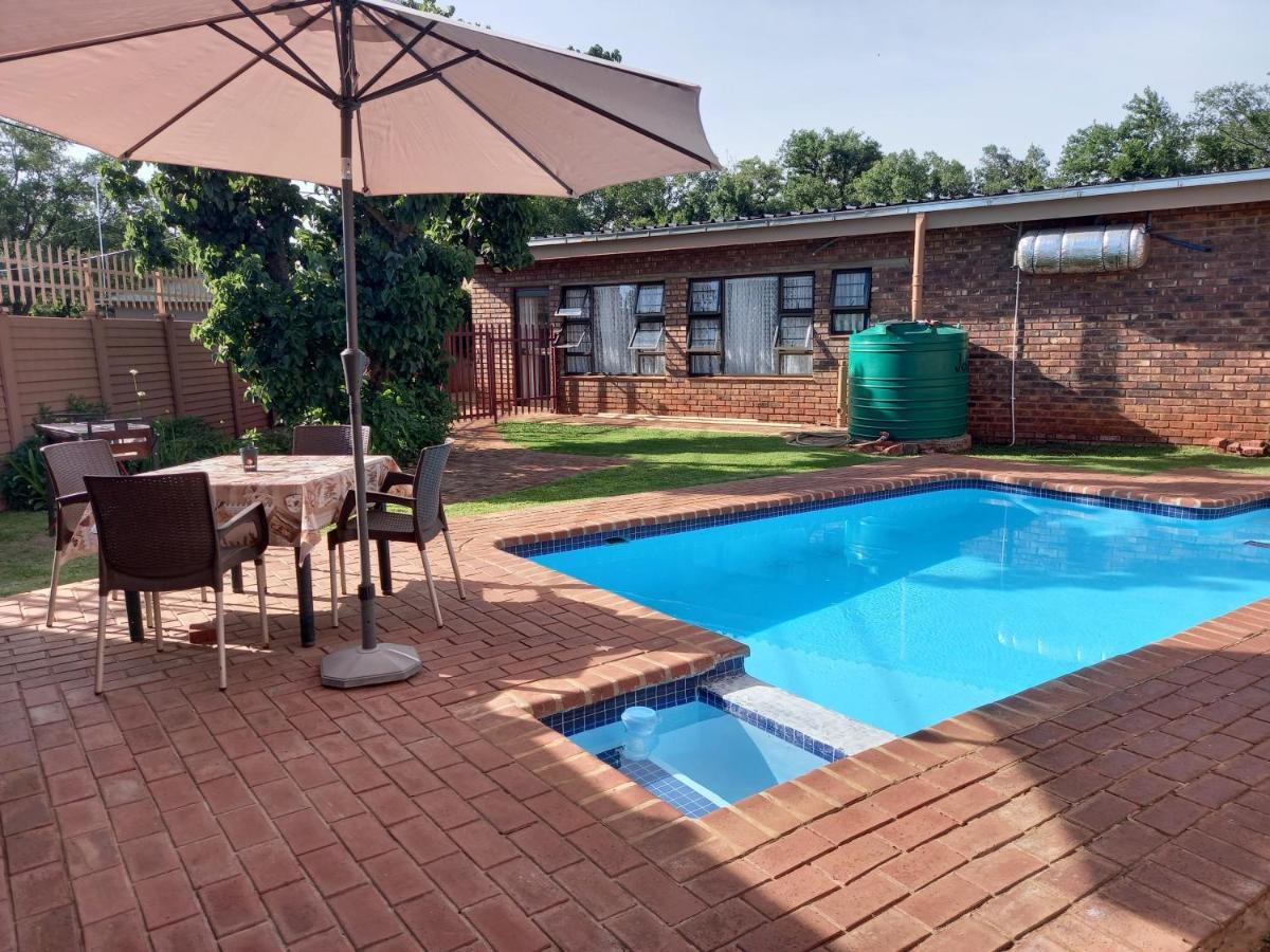 White Rose Guest House Vanderbijlpark Exterior foto