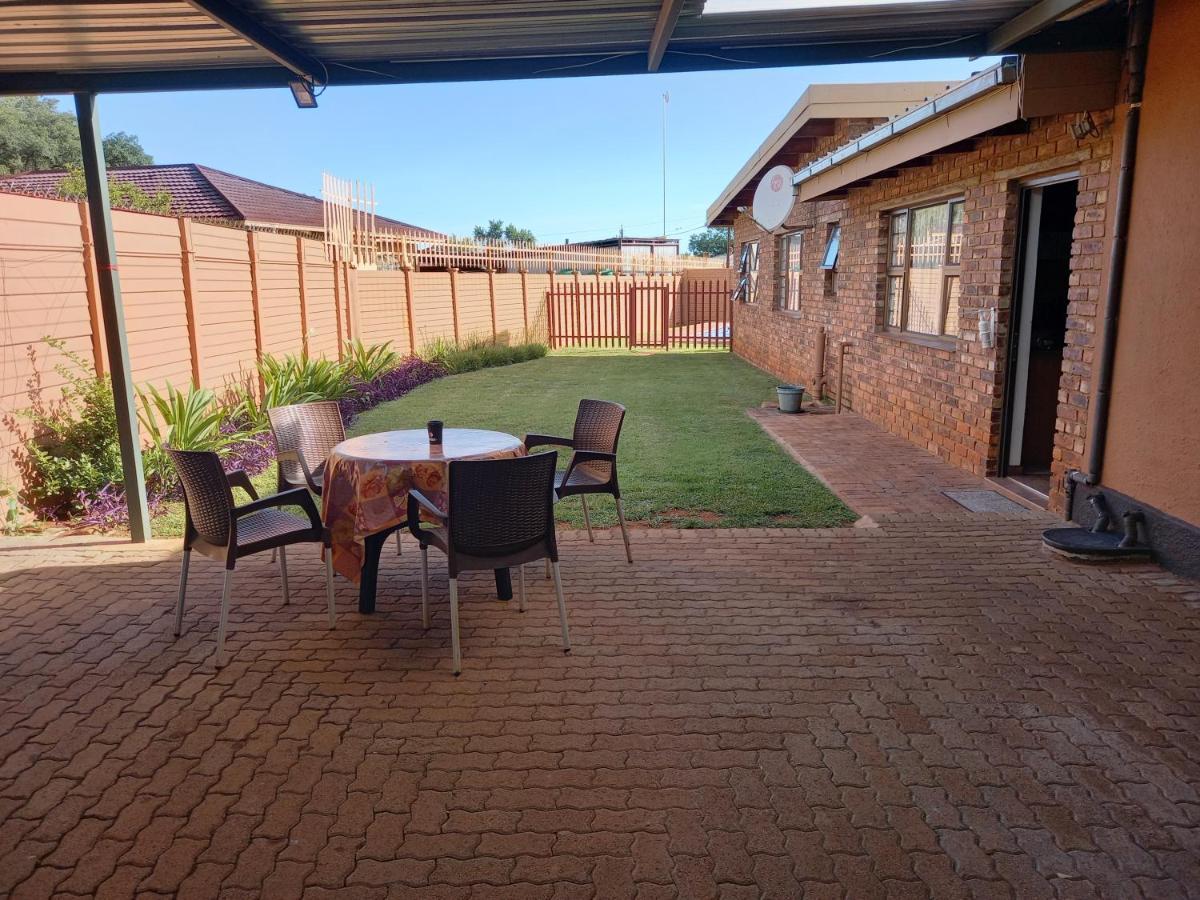 White Rose Guest House Vanderbijlpark Exterior foto