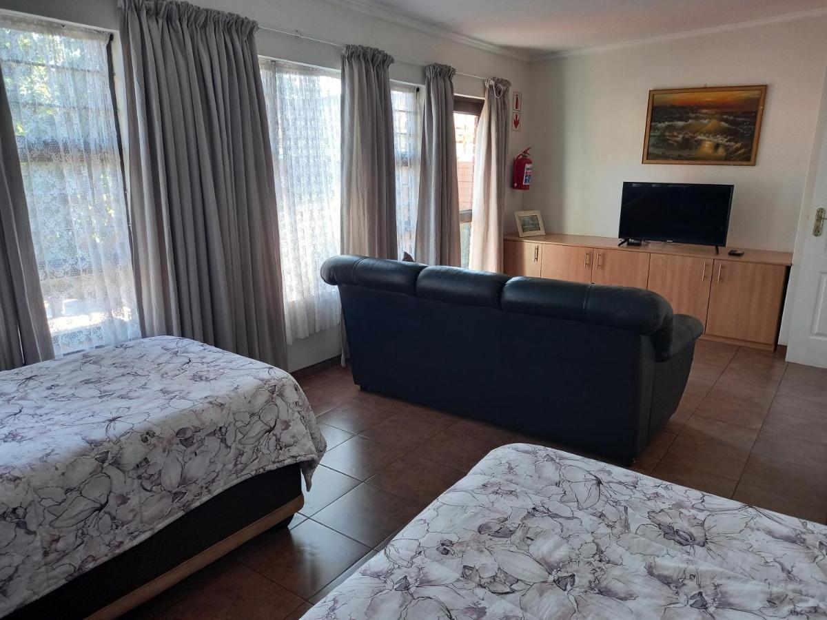 White Rose Guest House Vanderbijlpark Zimmer foto