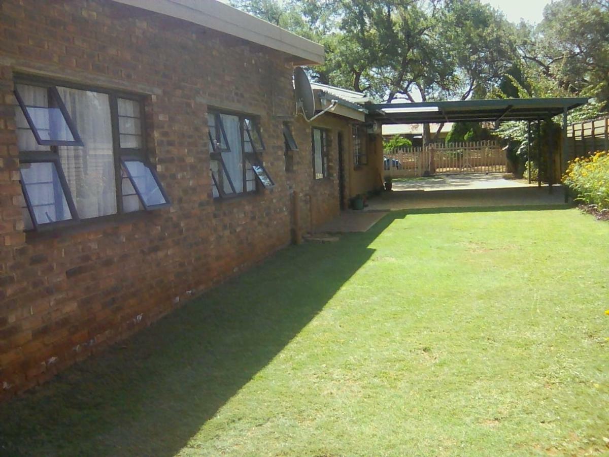 White Rose Guest House Vanderbijlpark Exterior foto